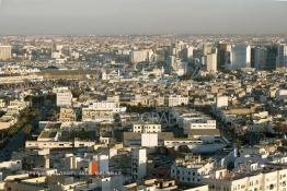 Image du Maroc Professionnelle de  Vue panoramique prise du minaret de la mosquée Hassan II, nous montre au premier plan une médina dont l’extension à l’Est de Casablanca a été bloqué par des constructions de plusieurs étages et ce depuis 1930, il est regrettable que les espaces verts manquent cruellement, à Casablanca il n’ y a que le béton qui pousse, Lundi 12 Janvier 2009. (Photo / Abdeljalil Bounhar) 